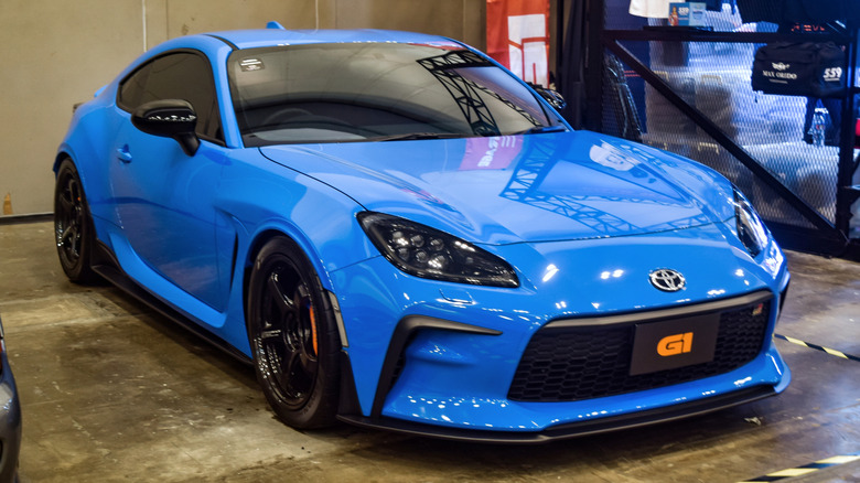 2025 Blue Toyota GR86 показан на Elite Showcase 2025