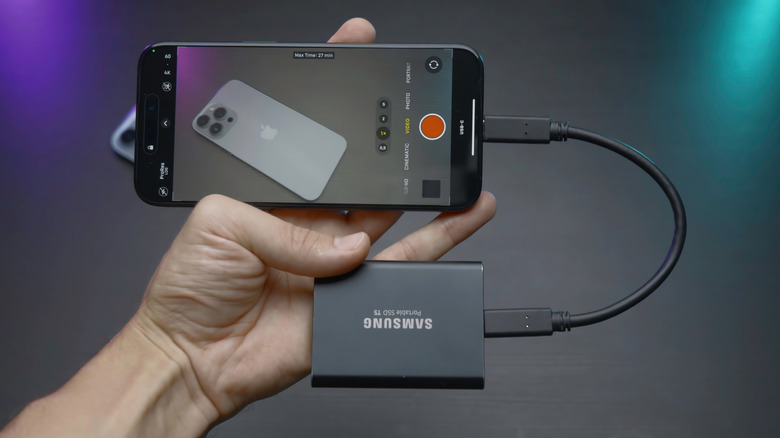 Внешний жесткий диск подключен к смартфону