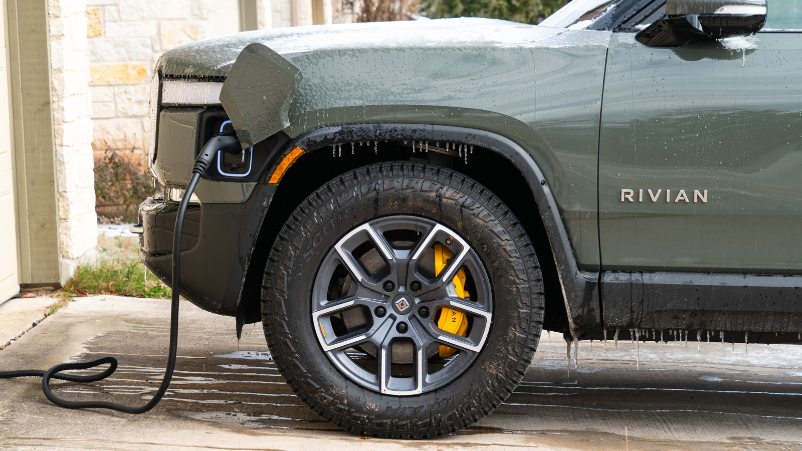 Какие грузовики EV считаются наименее надежными, по словам водителей?