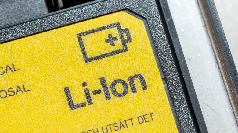 Крупень аккумулятора лития-ионного ноутбука крупным планом