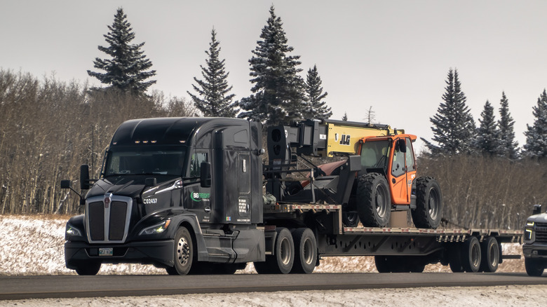 Black Kenworth T680 Полу-тракта