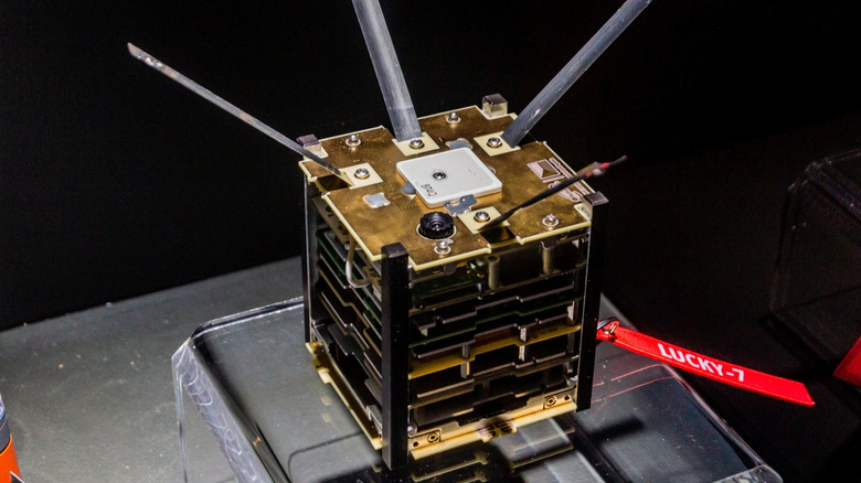 Небольшой спутник с использованием технологии кубика