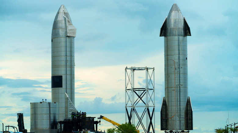 SpaceX Starship SN15 и SN 16 в Starbase, Бока -Чика, Техас.