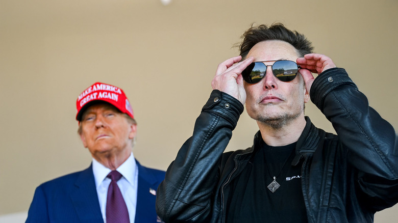 Элон Маск и Дональд Трамп вместе смотрят запуск SpaceX. вместе.