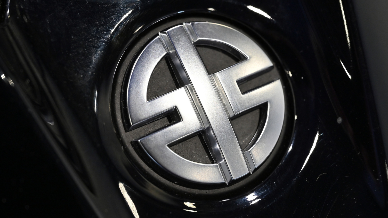 Когда Kawasaki изменила свой логотип и что он означает?