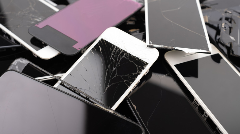 старые мобильные телефоны