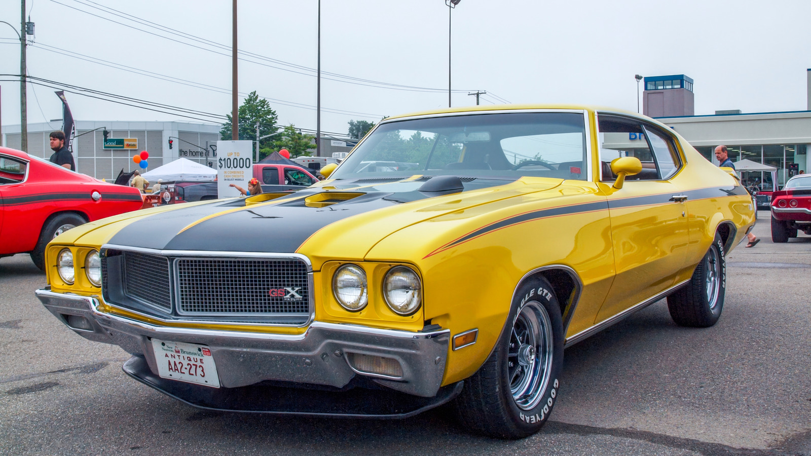 Buick GSX 1970 года конкурирует с Ford Mustang Cobra Jet 1971 года