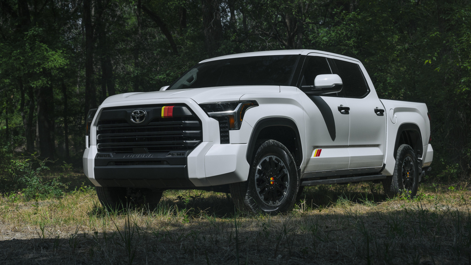 Toyota отозвала не один, а два отзыва 400 000 грузовиков и внедорожников — вот в чем проблемы