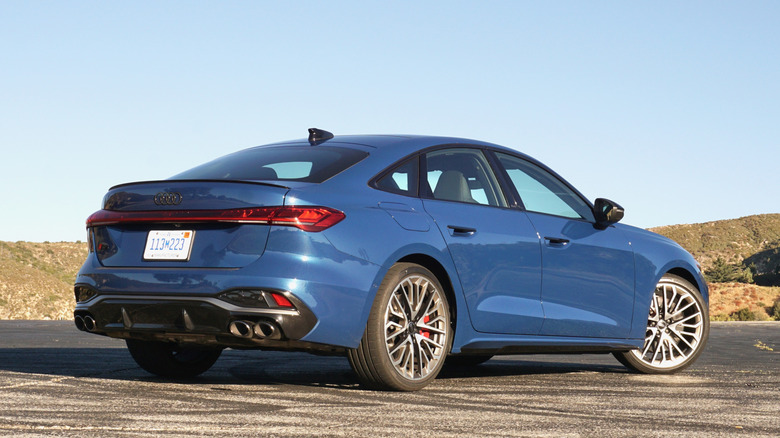 Audi S5 2025 года задняя часть 3/4