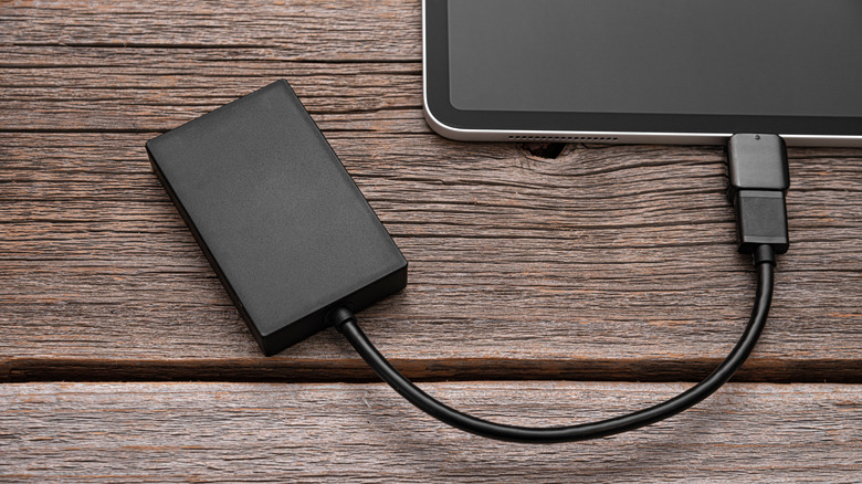 Внешний диск подключен к планшету