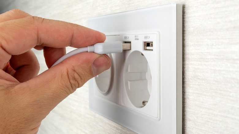 Подключение USB к стене