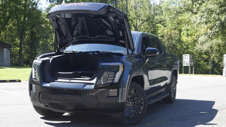 GMC Sierra EV на переднем крае