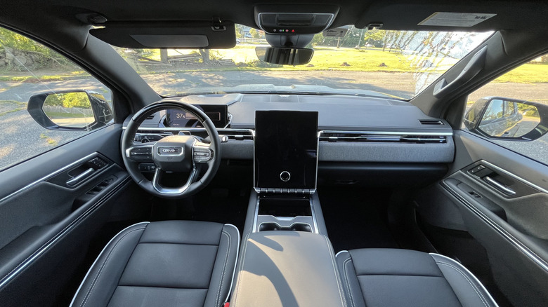 Интерьер GMC Sierra EV