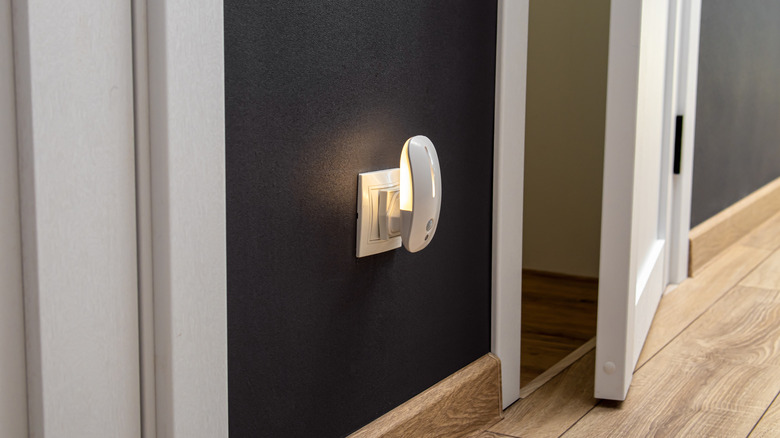 настенный светильник с датчиком движения