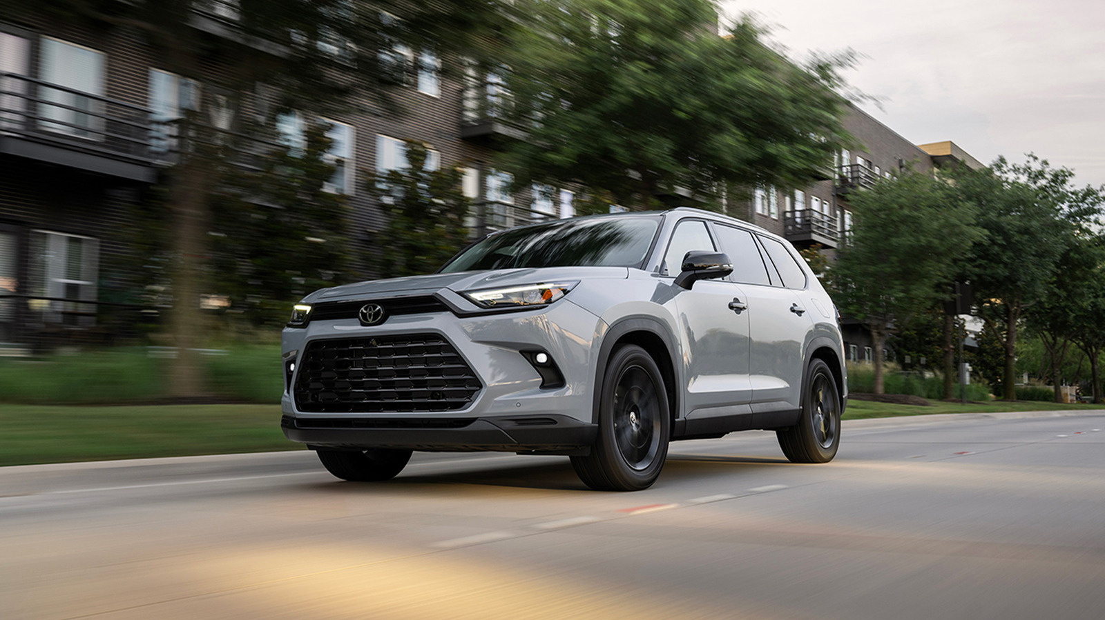 5 самых просторных внедорожников стоимостью менее 50 000 долларов по грузоподъемности