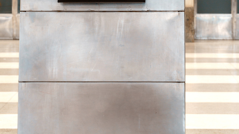 Зарядная станция в аэропорту