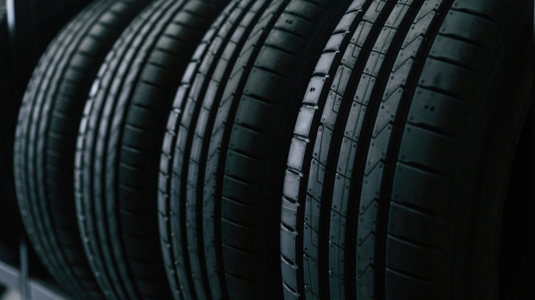 Стойка с новыми шинами