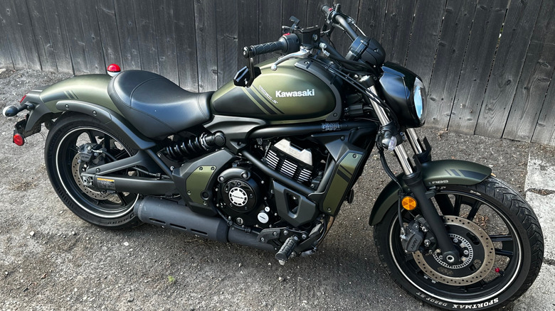 Вид сбоку на велосипед Кавасаки
