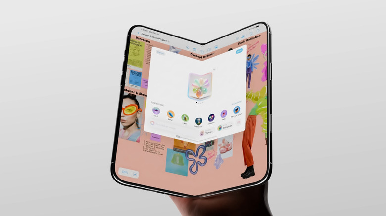 Концептуальное изображение открытого iPhone в руке на белом фоне