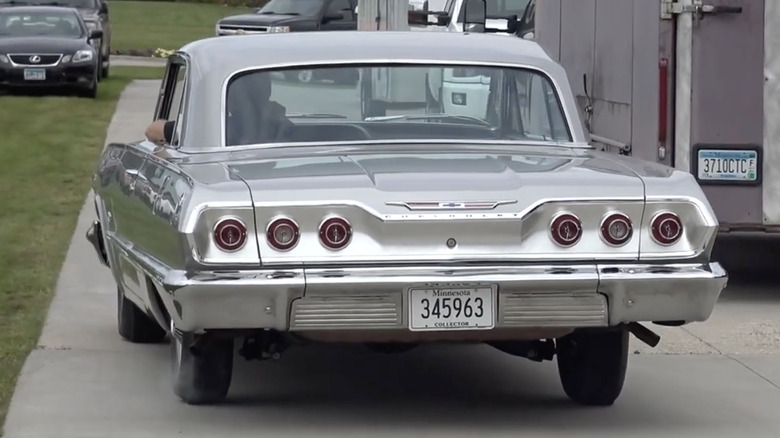 Вид сзади на Chevy Impala Z11 1963 года выпуска.