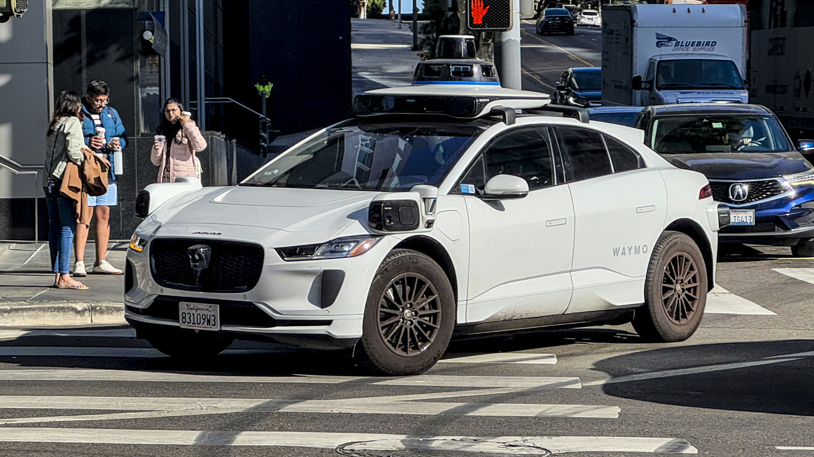 Подвергает ли Waymo Robotaxis риску школьников? Расследование набирает обороты