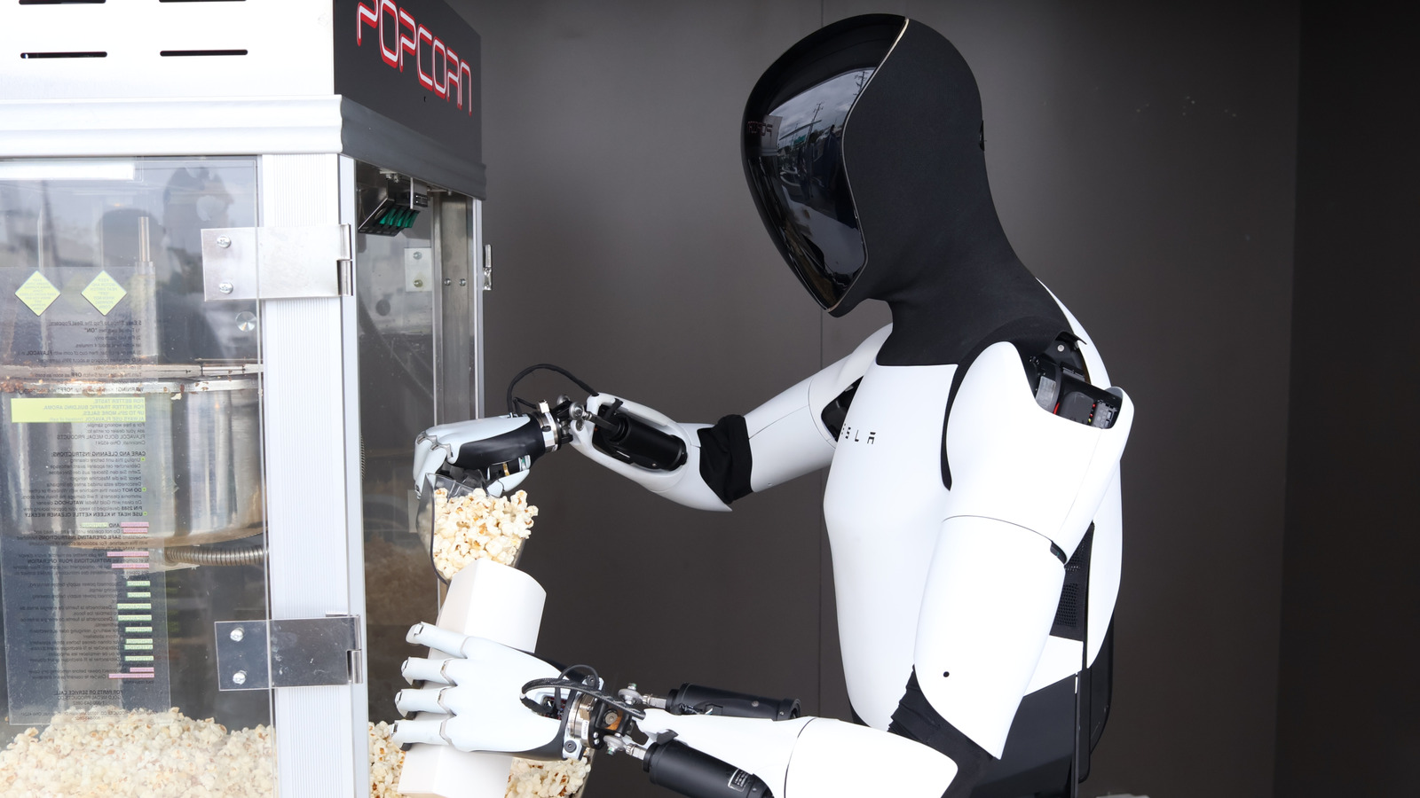 Робот Тесла упал после аварии телеоператора