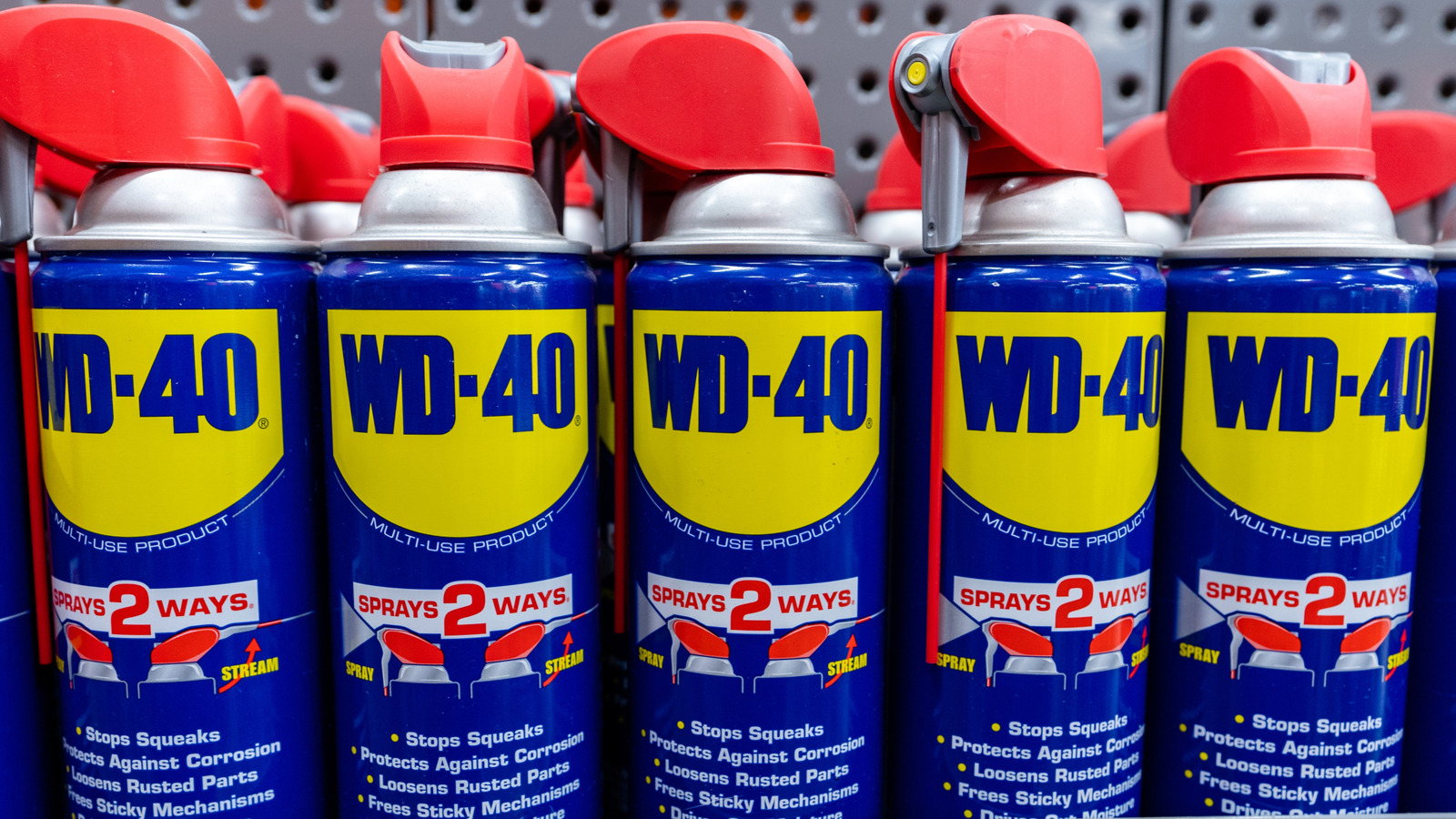 Безопасно ли использовать WD-40 на контактах аккумулятора электроинструмента?