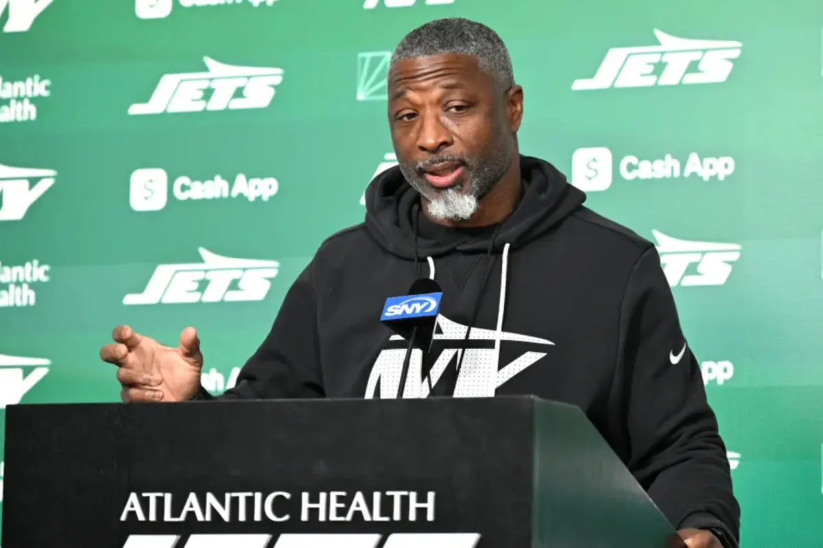 Аарон Гленн должен посмотреть в зеркало, прежде чем нанимать координатора защиты Джетс