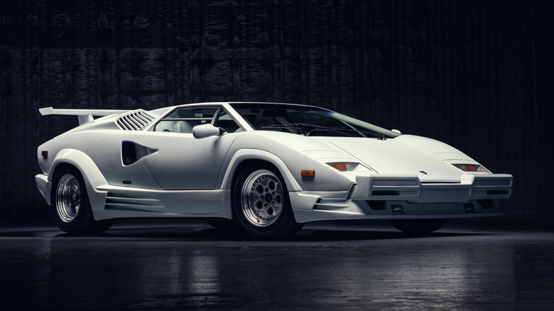 Lamborghini Countach 25th Anniversary Edition 1989 года, использованный в фильме «Волк с Уолл-стрит»
