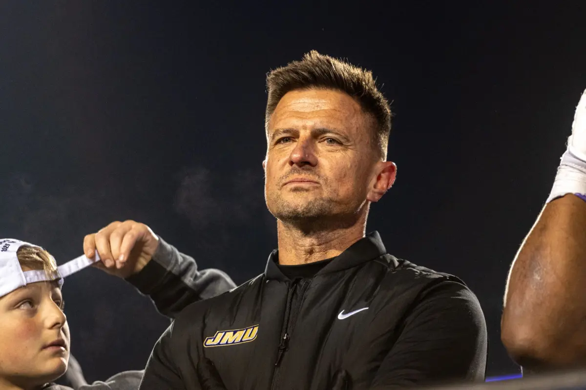 Акция DraftKings: сделайте ставку 5 долларов и получите 200 долларов в виде бонусных ставок на плей-офф студенческого футбола.