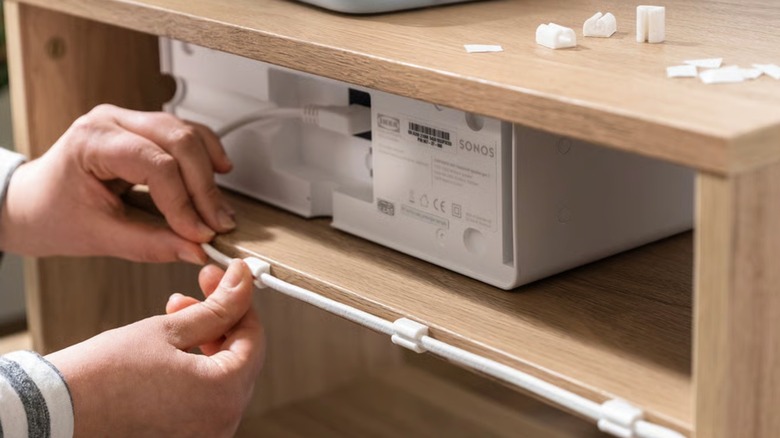 На фото показаны используемые держатели шнуров.