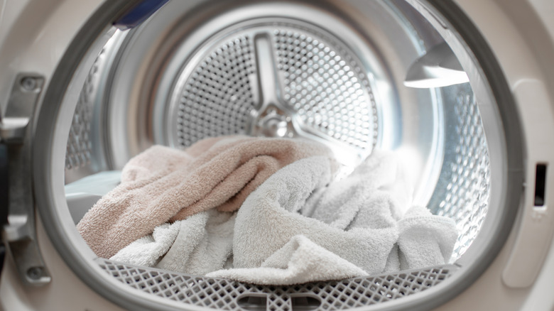 Некоторые вещи в сушильной машине.