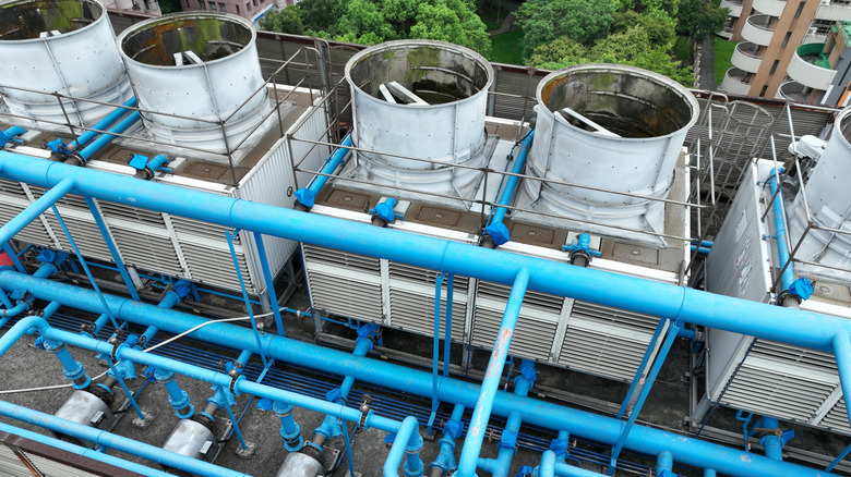 Градирни для центра обработки данных высокопроизводительных вычислений (HPC) с искусственным интеллектом