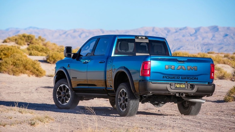 Ram Power Wagon 2027 года, вид сзади