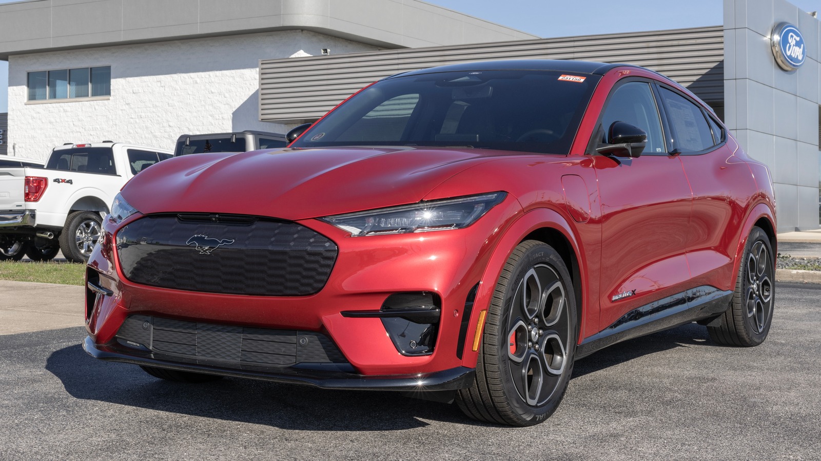 5 подержанных электромобилей с ускорением суперкара, которые можно найти менее чем за 35 тысяч долларов