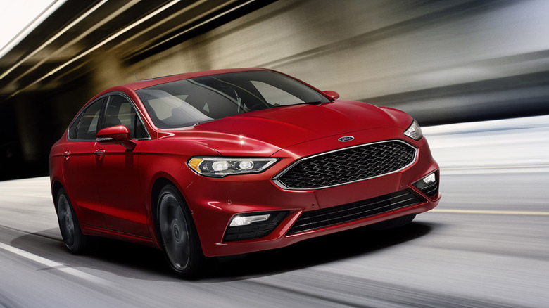 Ford Fusion Sport 2017 года в туннеле