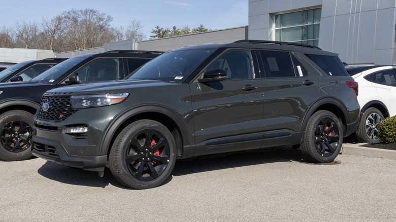 Ford Explorer ST в автосалоне