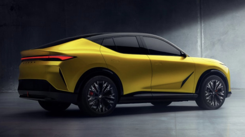 желтый прототип Acura RSX, вид сзади слева в студии