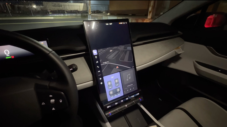 Экран информационно-развлекательной системы в Fisker Ocean не работает