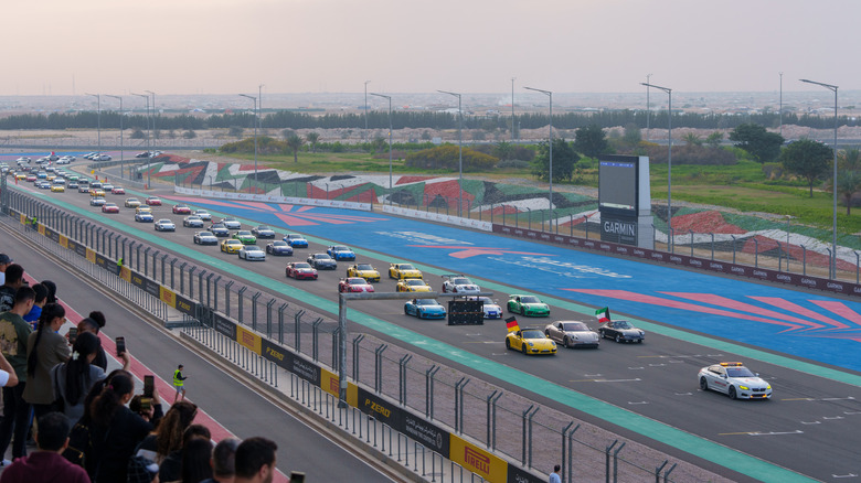 Встреча клуба Porsche в Kuwait Motor Town