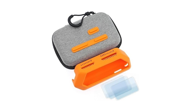 Набор аксессуаров 5-в-1 на белом фоне