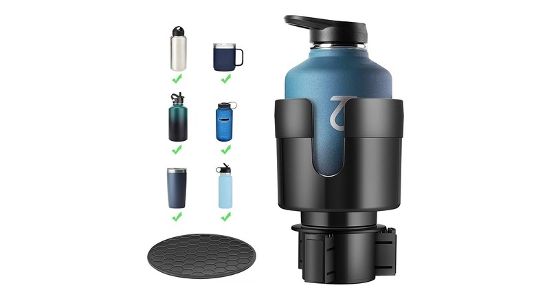 Удлинитель автомобильного подстаканника с опциями и функциями контейнера на белом фоне