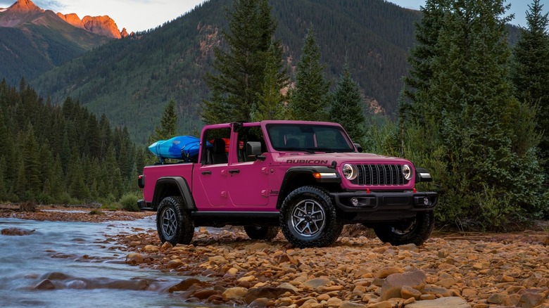 Jeep Gladiator 2024 модельного года оснащался механической коробкой передач.