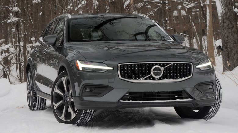 Volvo V60 Cross Country 2026 года выпуска