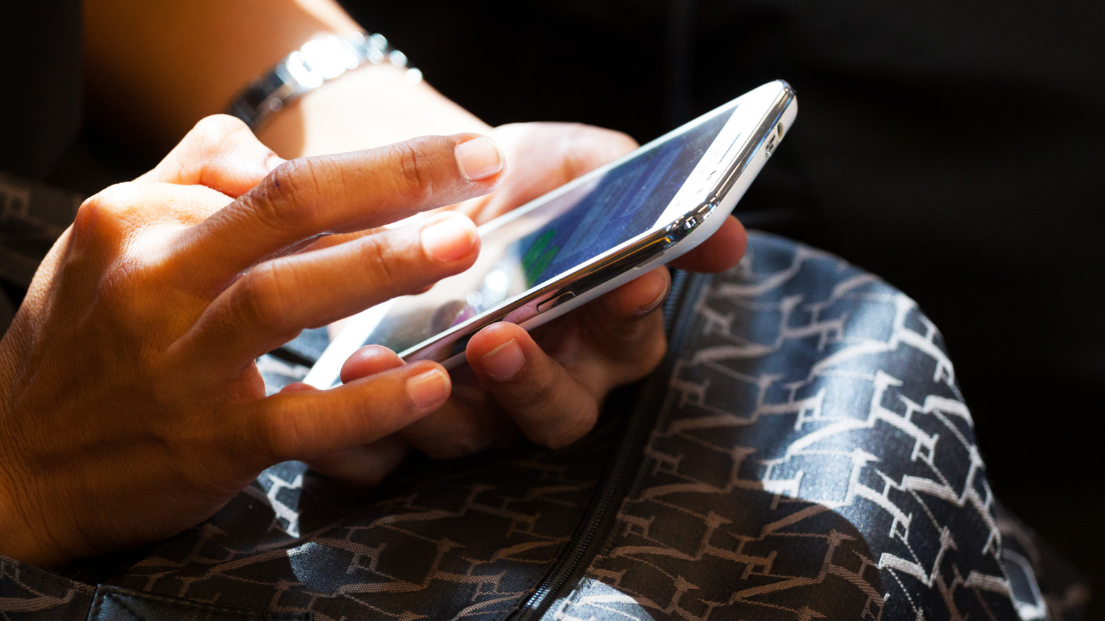 Samsung анонсирует большую новую функцию конфиденциальности, которая предотвратит слежку в общественных местах