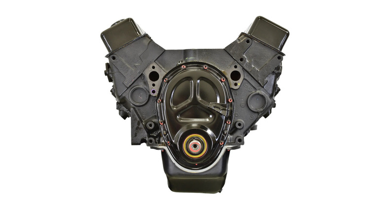 Двигатель ATK 7353 350 Chevy Small Block, вид спереди