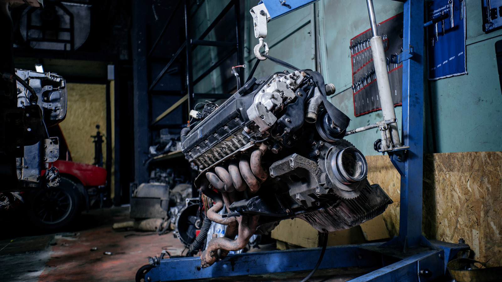 5 дешевых двигателей в ящиках, которые можно приобрести менее чем за 5000 долларов