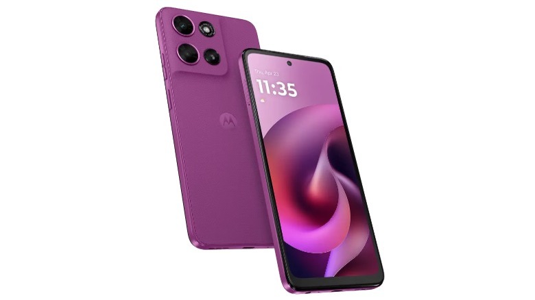 Два розовых смартфона Motorola Moto G на белом фоне: передняя и задняя части устройства.