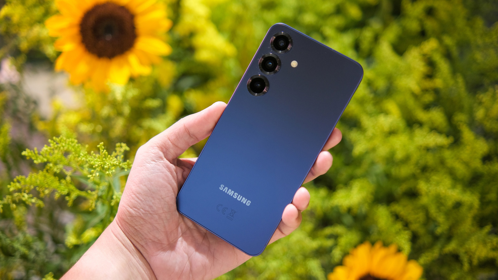 4 телефона с аккумулятором, который работает дольше, чем Samsung Galaxy S25+