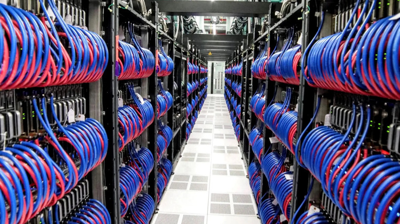 Взгляд на часть суперкомпьютера Frontier